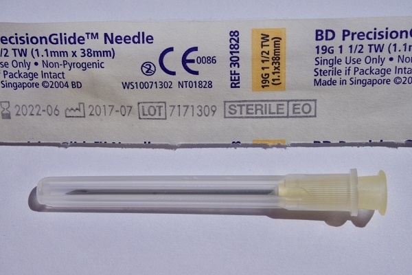 BD 19 gauge x 1 1/2 inch needle
